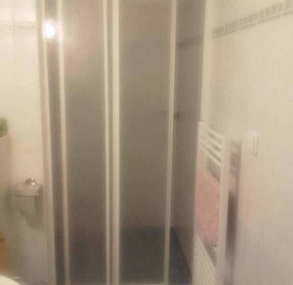 اتاق کلاسیک چهارنفره, Anna