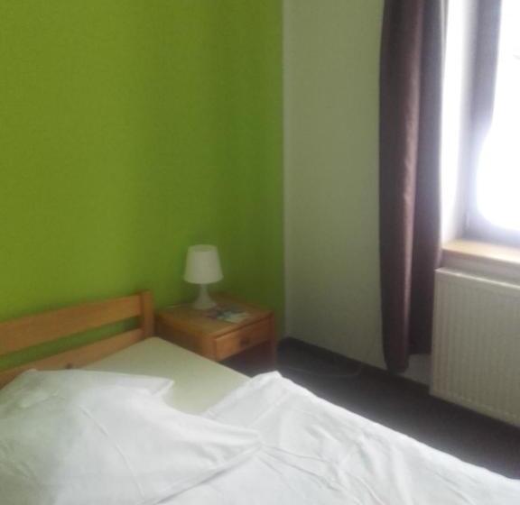 اتاق کلاسیک چهارنفره, Anna