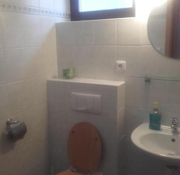 غرفة كلاسيكية رباعية, Anna