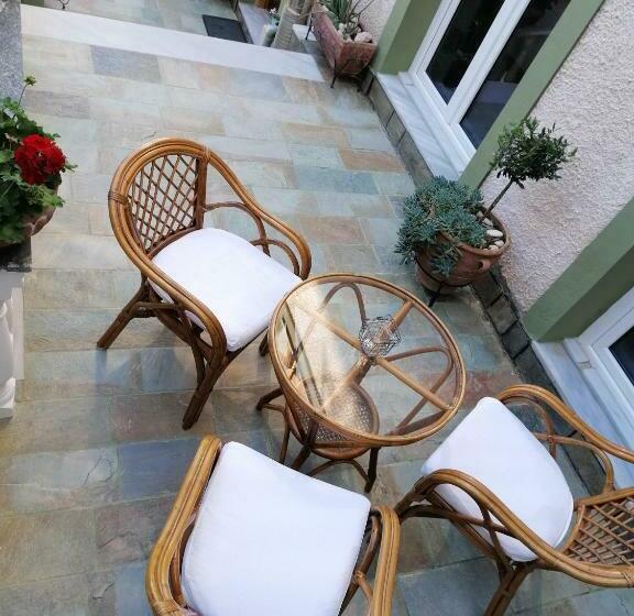 חדר סטנדרט לשלושה עם טרסה, Avra