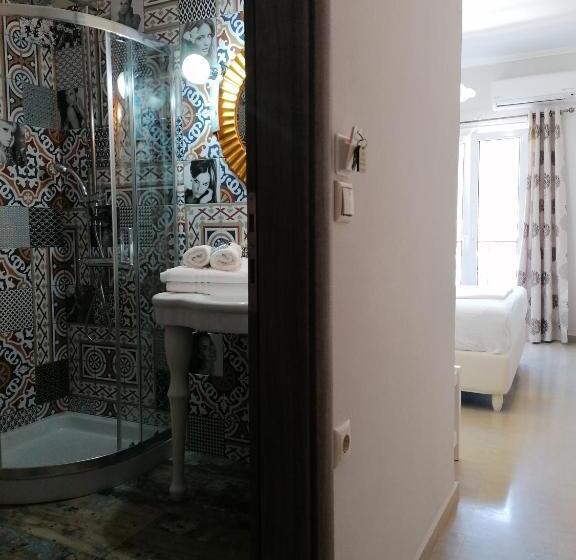 חדר דלוקס צדדי נוף לים, Avra