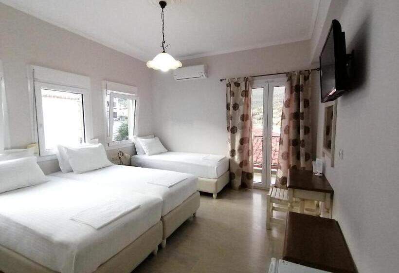 חדר דלוקס לשלושה, Avra