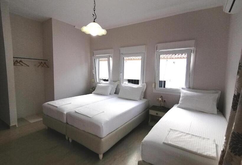 חדר דלוקס לשלושה, Avra