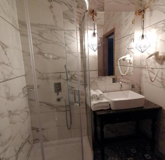 חדר קלאסי, Avra