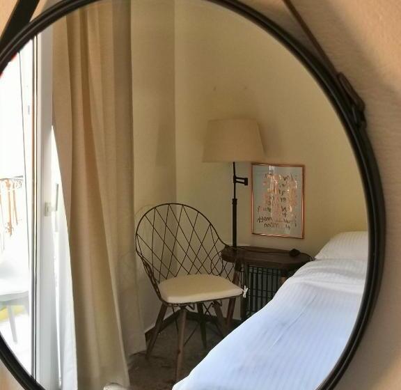 חדר קלאסי, Avra