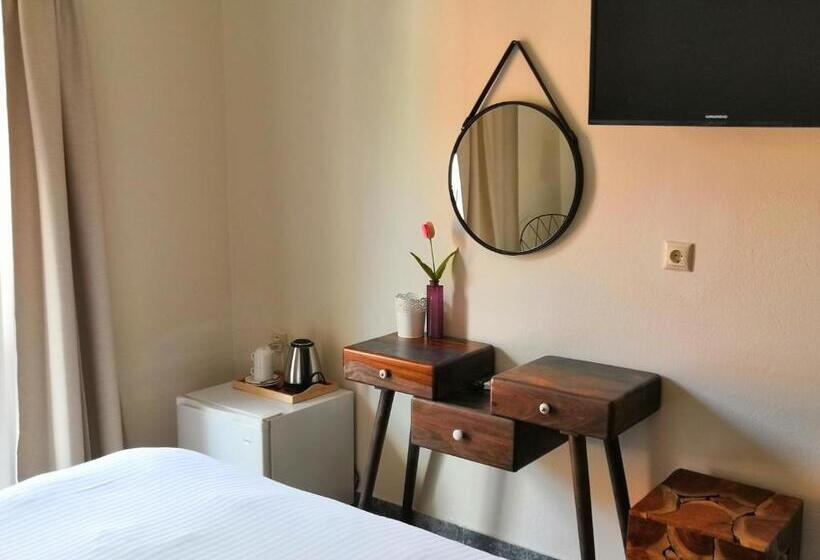 חדר קלאסי, Avra