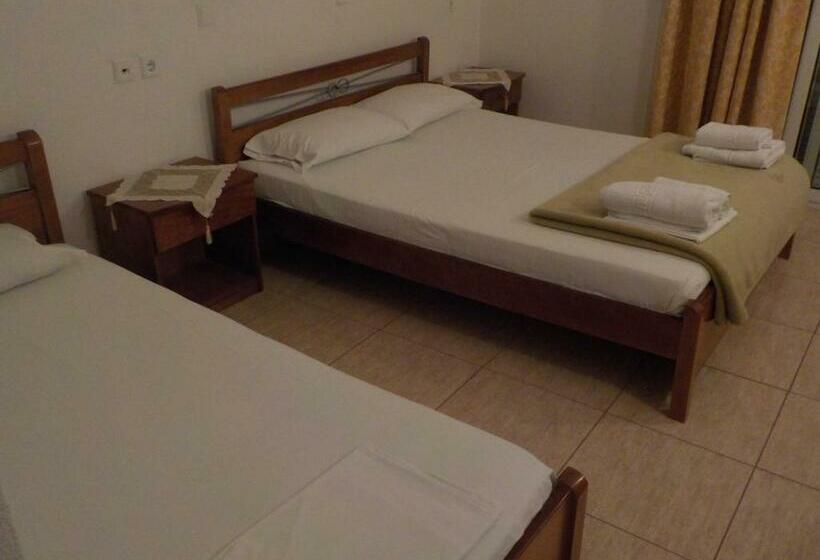 חדר סטנדרט לשלושה, Estelle