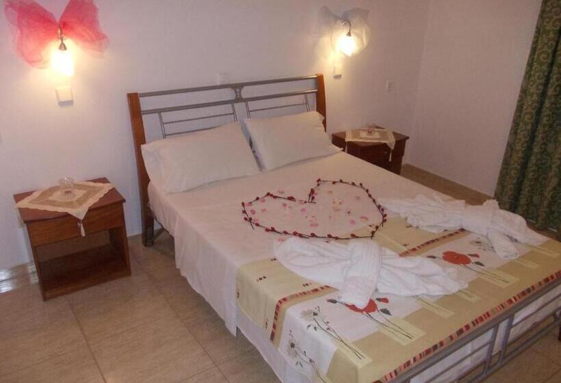 חדר סטנדרט לארבעה, Estelle