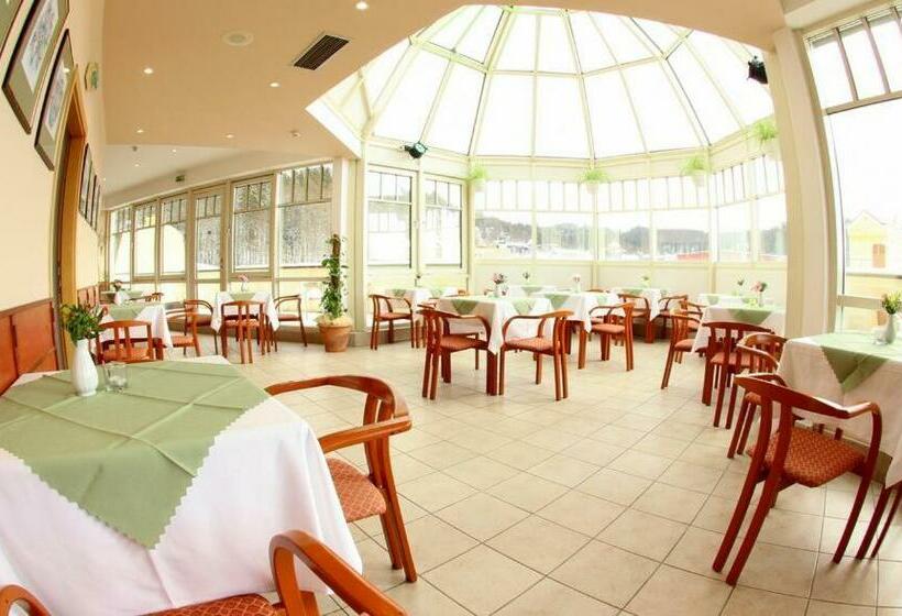 غرفة قياسية ثلاثية, Flora