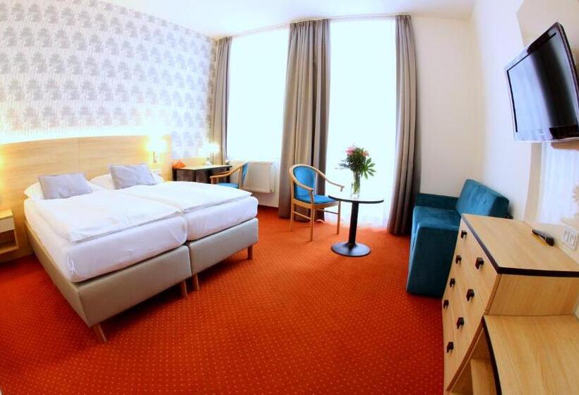 غرفة قياسية ثلاثية, Flora