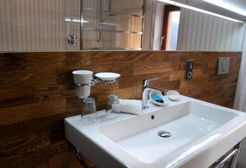 Номер Deluxe, Kokořín