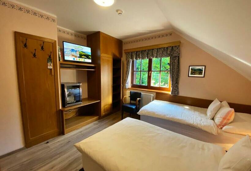 Standard Szoba, Na Dolině