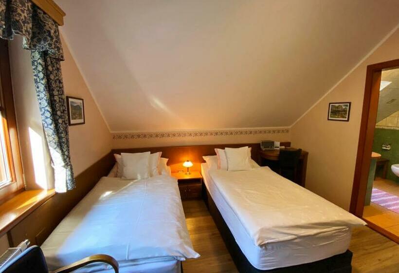 Standard Szoba, Na Dolině