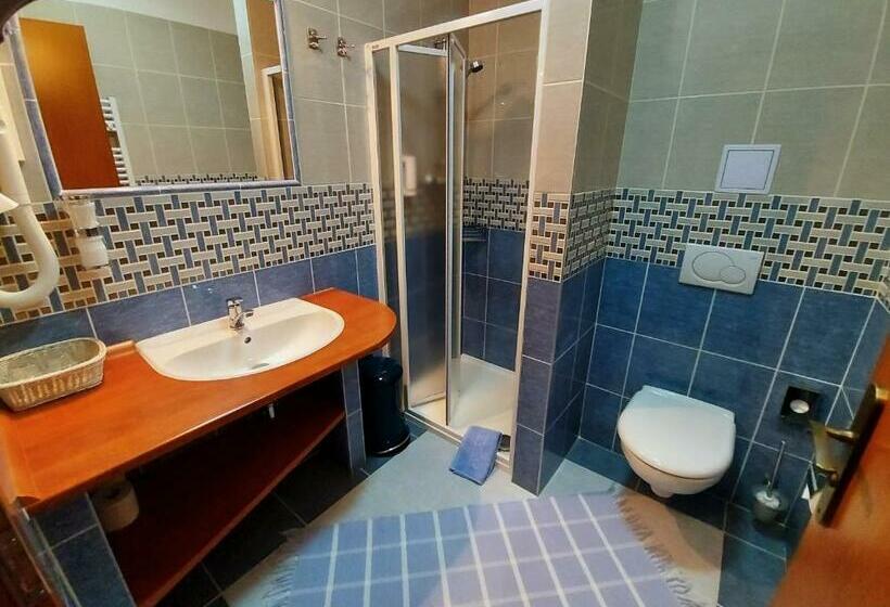 Standard Szoba, Na Dolině