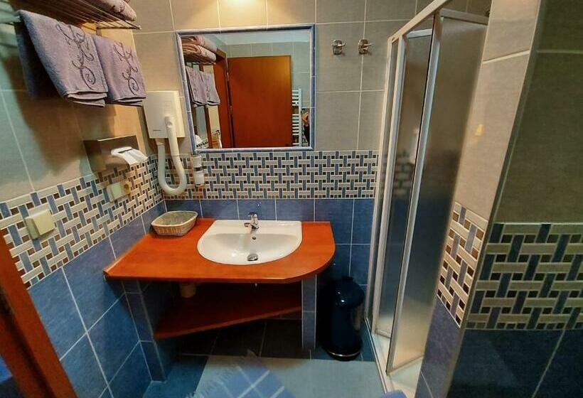 Standard Szoba, Na Dolině