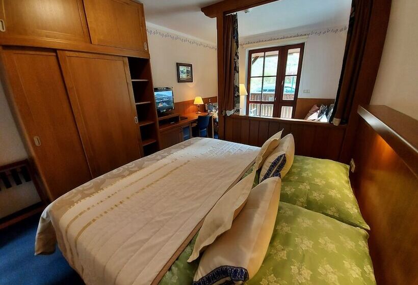 Standard Szoba, Na Dolině