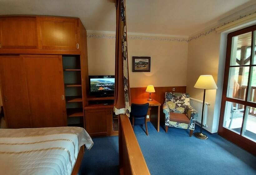 Standard Szoba, Na Dolině