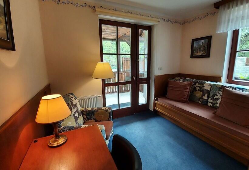 Standard Szoba, Na Dolině