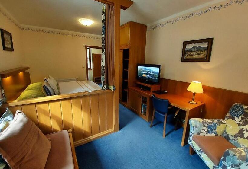 Standard Szoba, Na Dolině