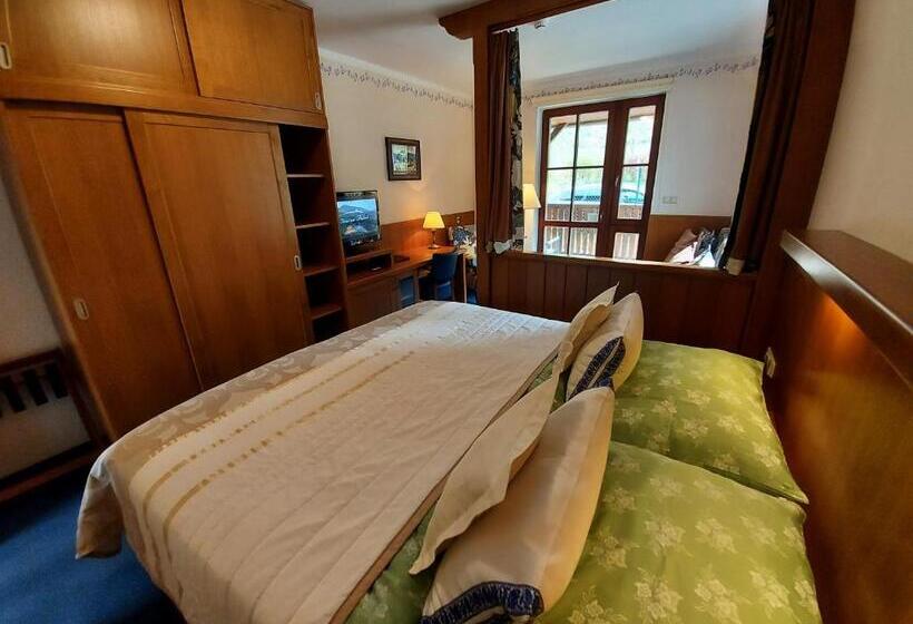 Standard Szoba, Na Dolině