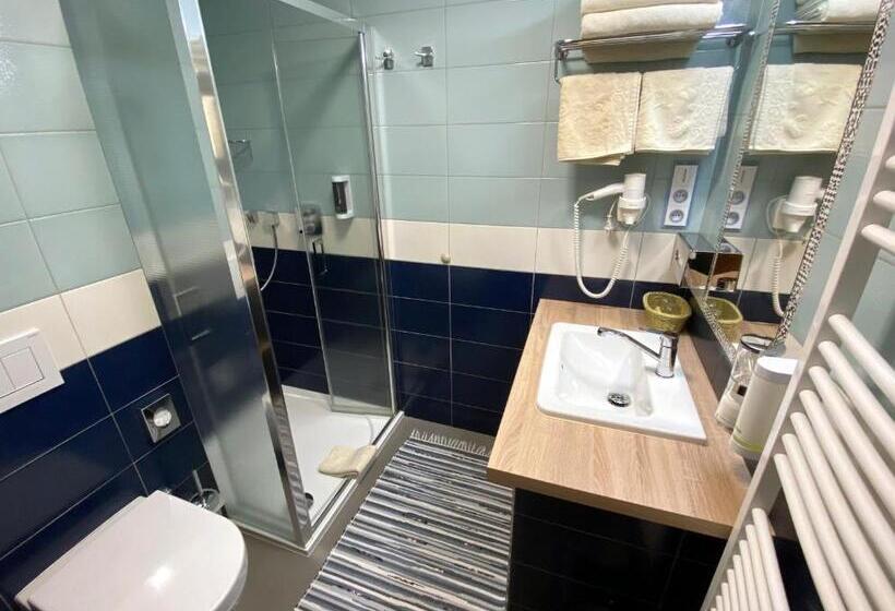 Standard Szoba, Na Dolině