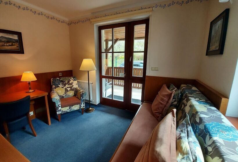 Standard Szoba, Na Dolině