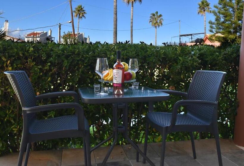 جناح مطلّ علي الحديقة, Odos Oneiron Tavronitis Bay