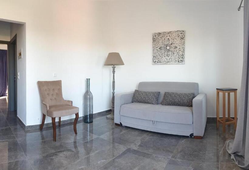 جناح سوبيريور مطل علي البحر, Odos Oneiron Tavronitis Bay