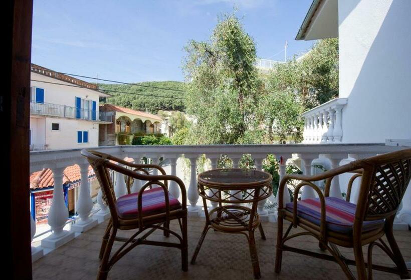 غرفة قياسية مزوَّدة بشُرفة, Pansion Nikos Vergos