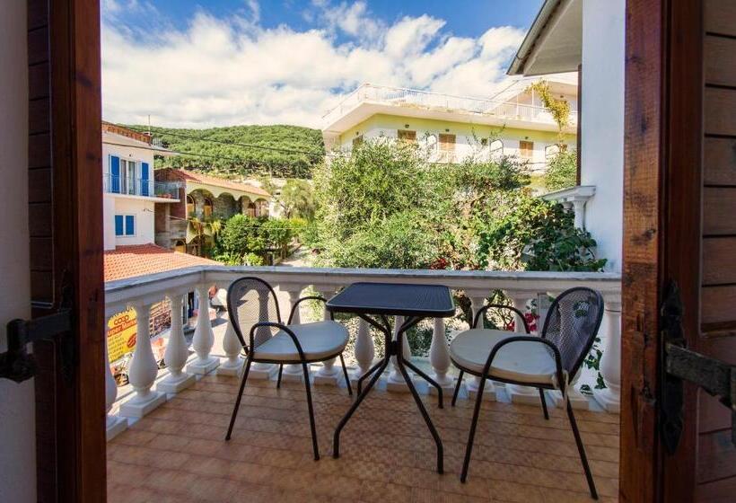 غرفة قياسية مزوَّدة بشُرفة, Pansion Nikos Vergos