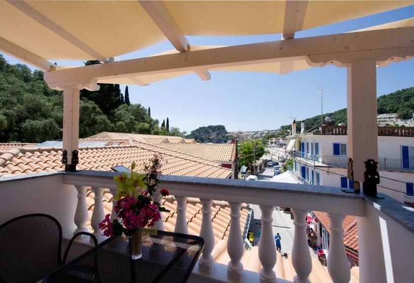 إستديو قياسى مزود بشرفة, Pansion Nikos Vergos