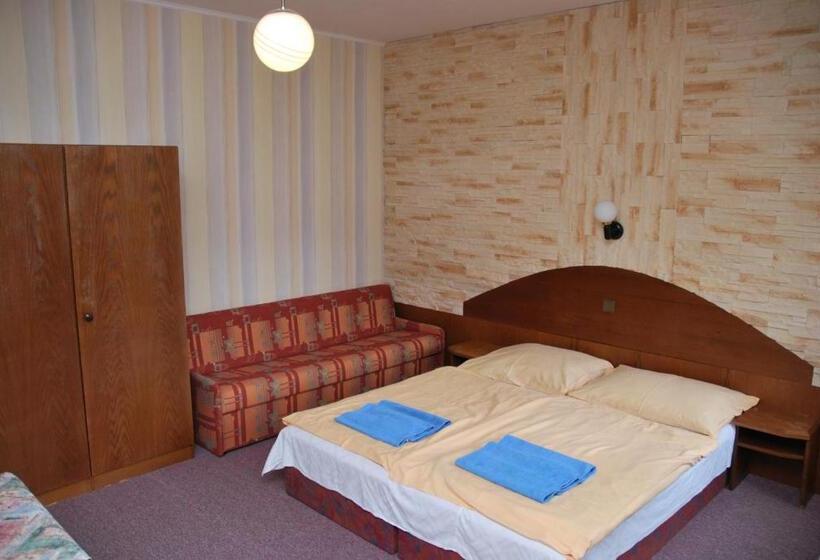 اتاق استاندارد سه نفره, Pension Fuka