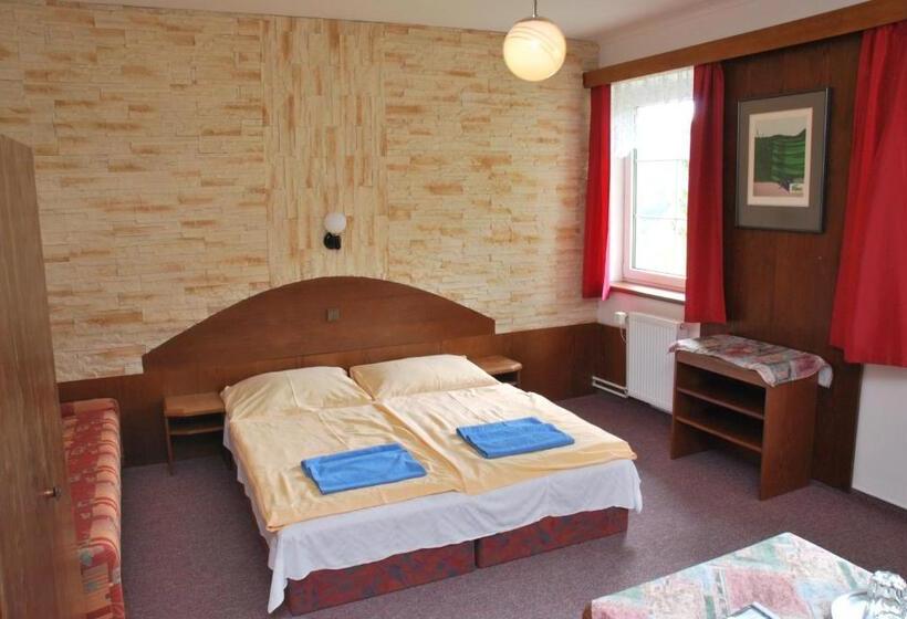 Négyágyas Standard Szoba, Pension Fuka