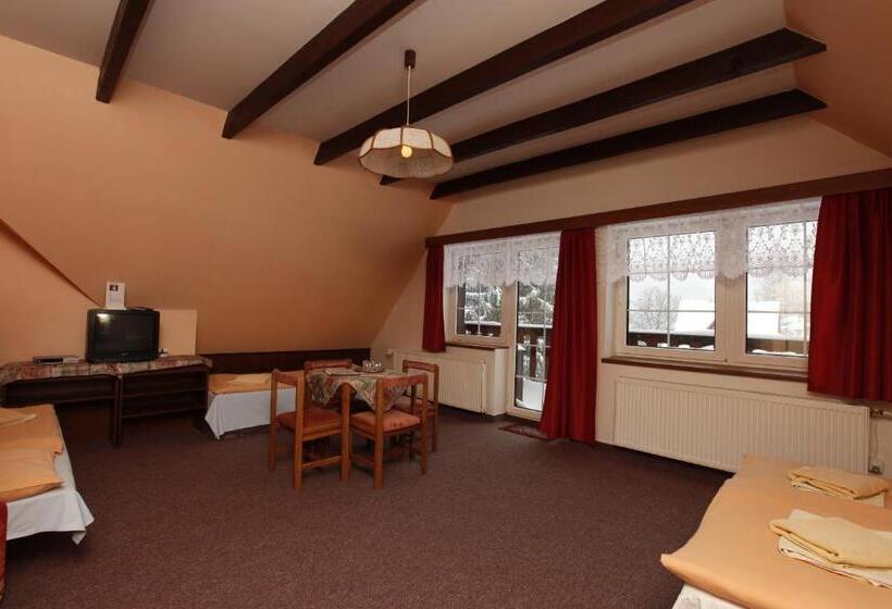 Négyágyas Standard Szoba, Pension Fuka