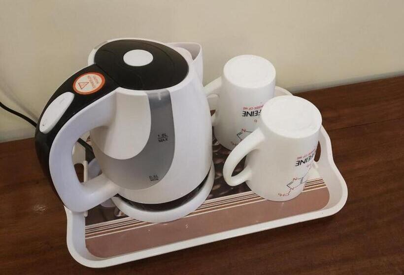 חדר דלוקס, Thushara