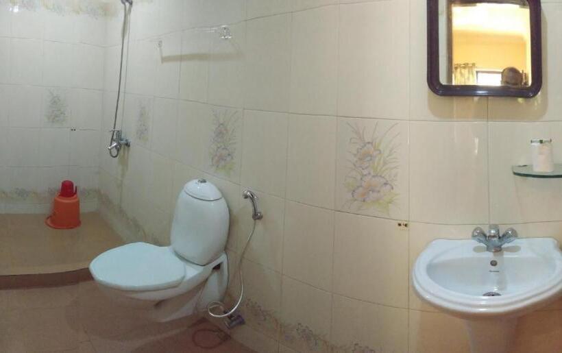 디럭스 룸, Thushara