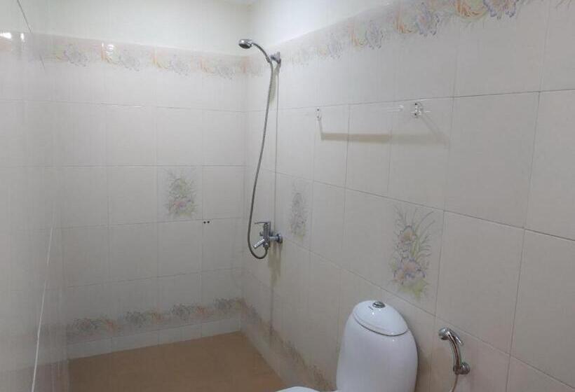 디럭스 룸, Thushara