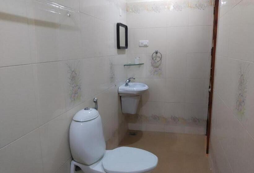 디럭스 룸, Thushara