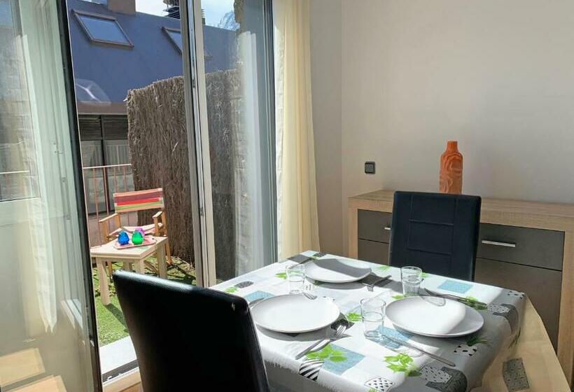 דירת חדר, Apartamentos Araco 3000