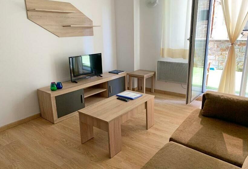 דירת חדר, Apartamentos Araco 3000