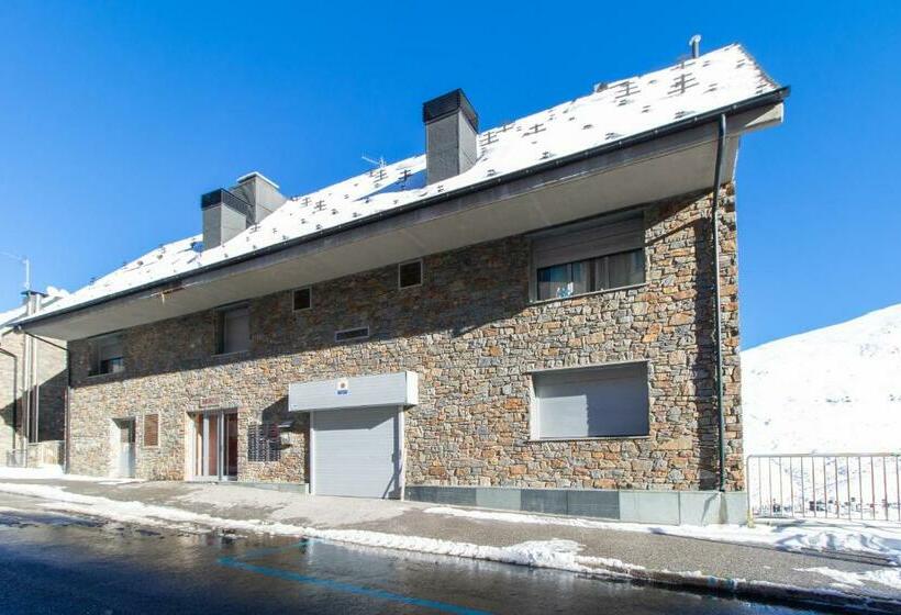 דירת חדר, Apartamentos Araco 3000