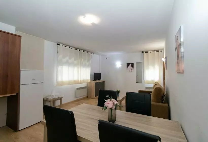 آپارتمان 1 خوابه, Apartamentos Araco 3000