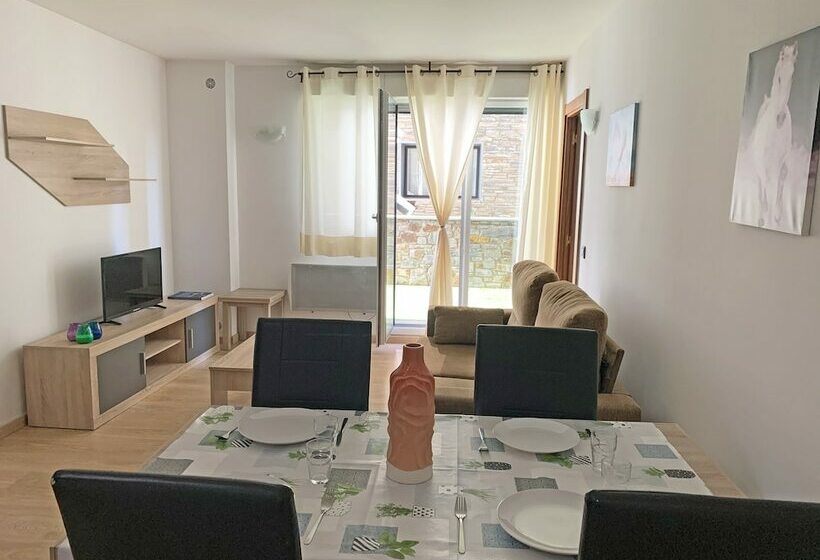 דירת חדר, Apartamentos Araco 3000