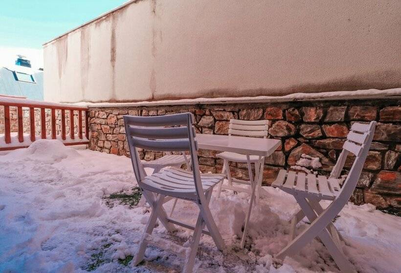 דירת חדר, Apartamentos Araco 3000