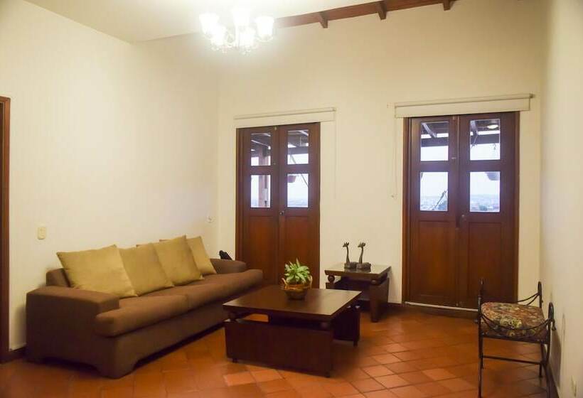 Люкс, Colina De San Antonio