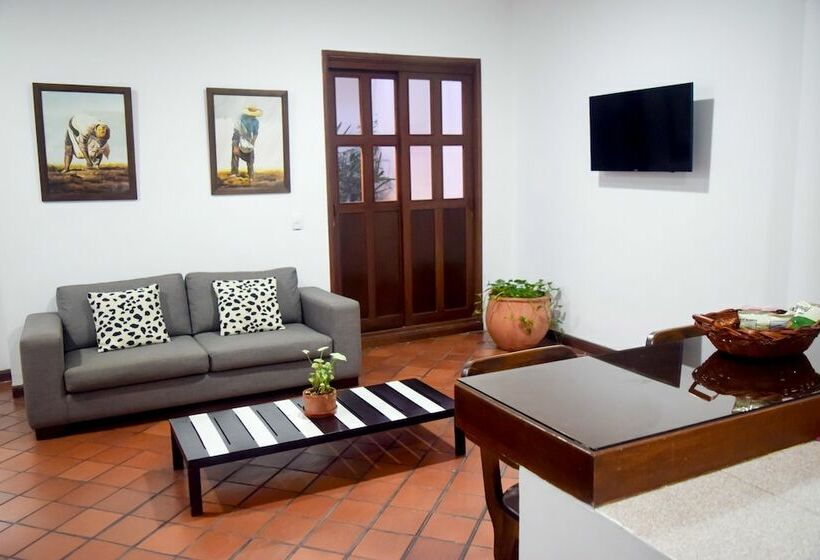 Люкс, Colina De San Antonio