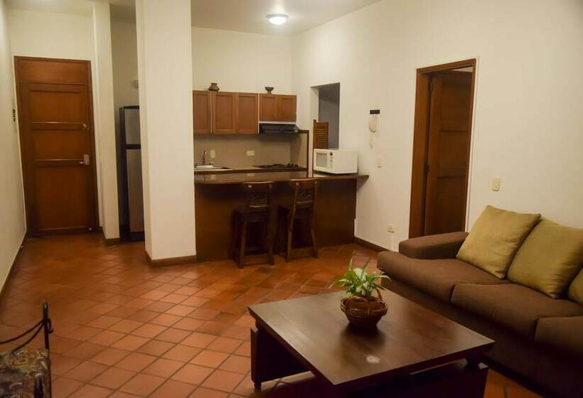 Люкс, Colina De San Antonio