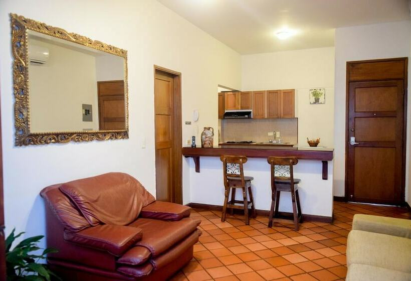 Люкс, Colina De San Antonio