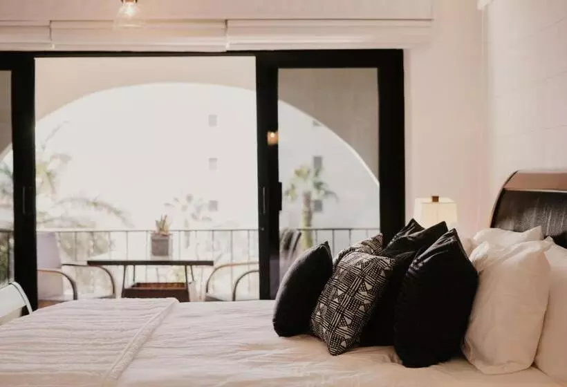 سوئیت 2 خوابه, La Marina Inn