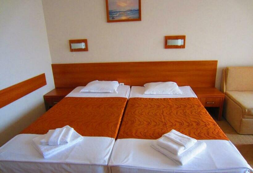 Трехместный Номер Стандарт с Балконом, Liani All Inclusive